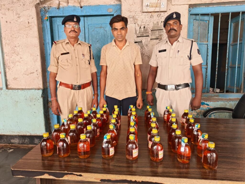 रायपुर पुलिस के निजात अभियान के तहत नशे के विरुद्ध लगातार प्रहार : विजिबल पुलिसिंग और अपराधियों पर सख्ती का अपराधों में कमी के रूप में दिखने लगा प्रभावी असर 3 img 20240703 wa00457877020145289881123