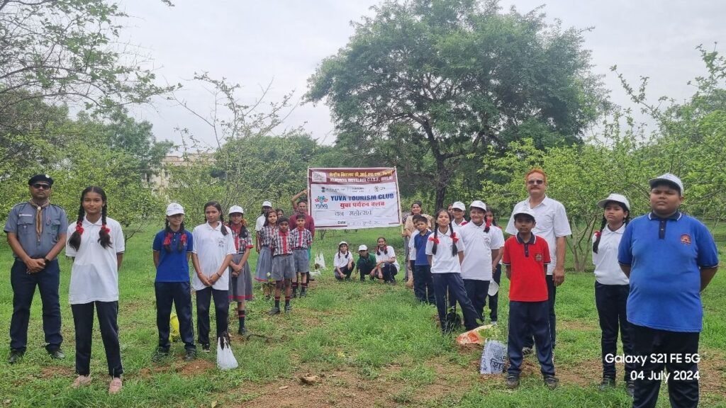 केंद्रीय विद्यालय भिलाई में सघन वृक्षारोपण कार्यक्रम का आयोजन 2 img 20240704 wa00666802551362417526297