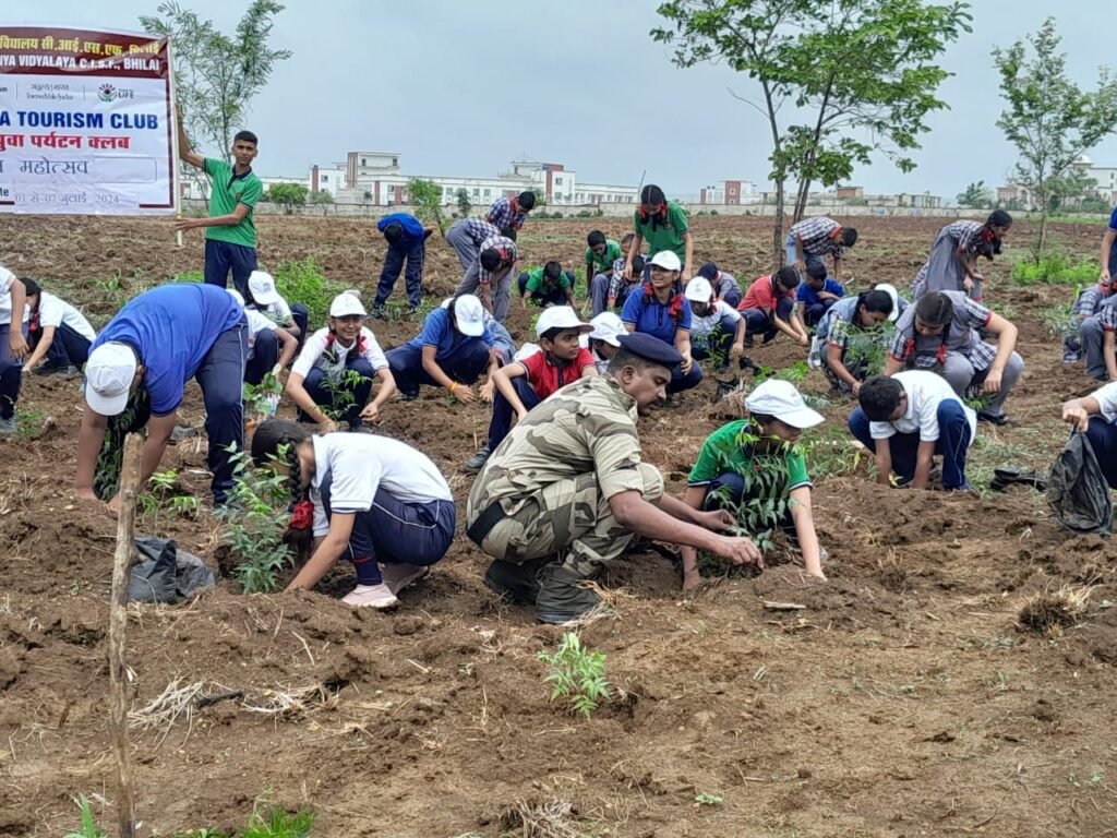 केंद्रीय विद्यालय भिलाई में सघन वृक्षारोपण कार्यक्रम का आयोजन 4 img 20240704 wa0068150054639262246626