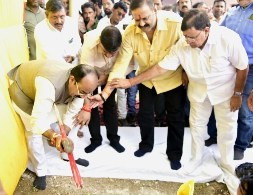 डिप्टी CM अरुण साव ने 15 करोड़ रुपए लागत के 94 विकास कार्यो का किया भूमिपूजन, कहा – शहरों के विकास के लिए नहीं होगी राशि की कमी 3 img 20240708 wa00419145471342387775380