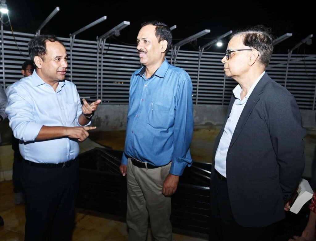 रायपुर के नालंदा परिसर की 16वें गीत आयोग के सदस्यों ने की तारीफ : देर रात अचानक पहुंचे नालंदा परिसर, बोले : “ऐसा मॉडल अन्य जगहों में भी लागू होना चाहिए” 2 img 20240712 wa00316633106837751941428