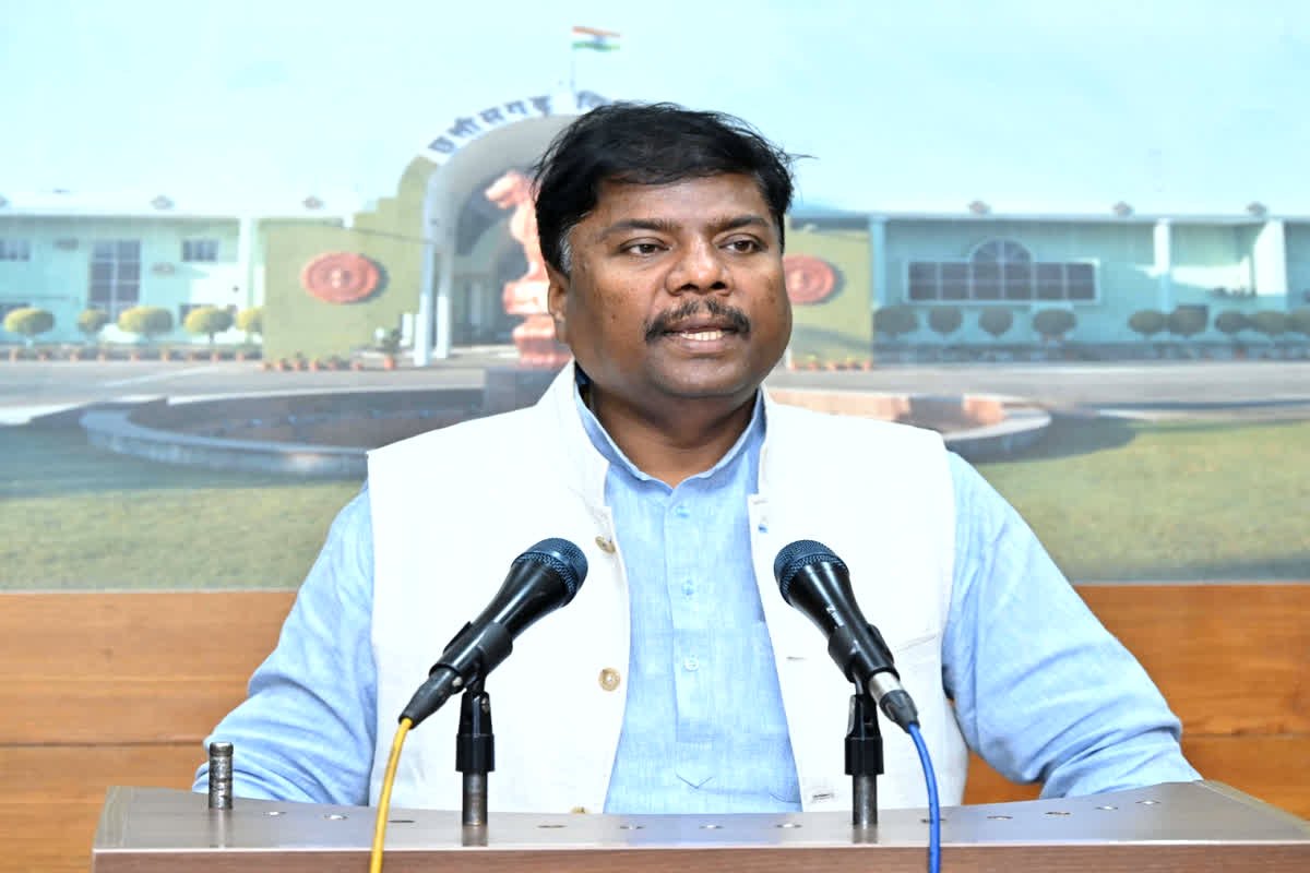 केदार कश्यप बनाए गए संसदीय कार्य मंत्री : CM विष्णुदेव साय ने दी बधाई, जल, वन के साथ अब संसदीय कार्य मंत्री की जिम्मेदारी संभालेंगे केदार 1 kedar kashyap