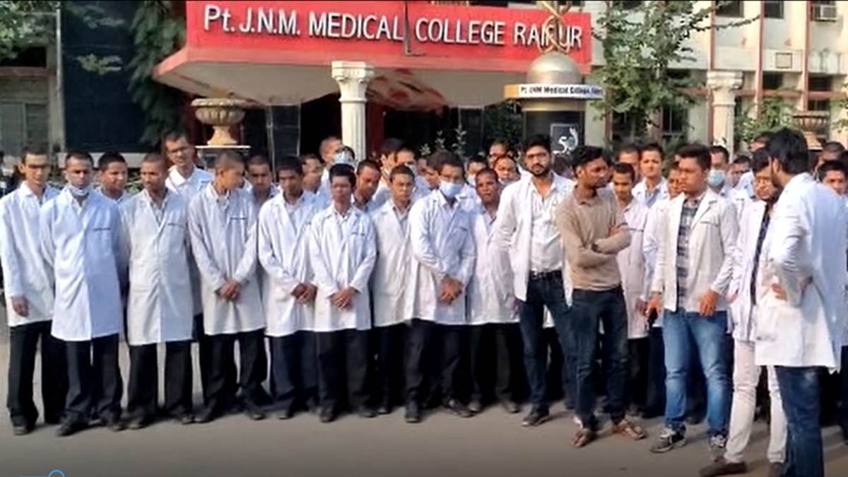 कोलकाता डॉक्टर हत्याकांड : CG के डॉक्टर्स आज रखेंगे OPD बंद; देंगे केवल इमरजेंसी सेवाएं 1 01 08 2023 junior doctors strike in chhattisgarh news 202381 94250