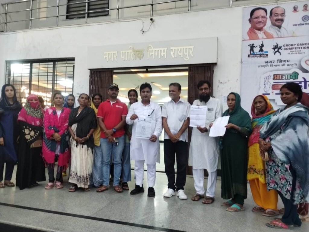 काठाडीह की जनसमस्याओं को लेकर महिलाओं समेत नागरिकगण पहुंचे निगम मुख्यालय 2 1000565120