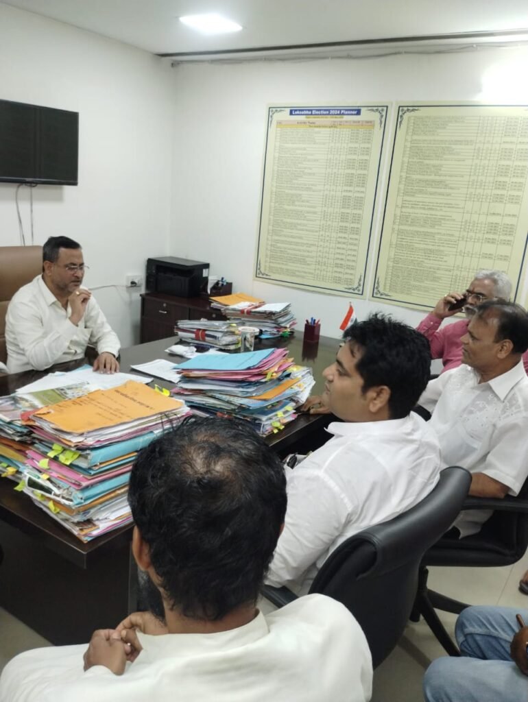 काठाडीह की जनसमस्याओं को लेकर महिलाओं समेत नागरिकगण पहुंचे निगम मुख्यालय 3 1000565126