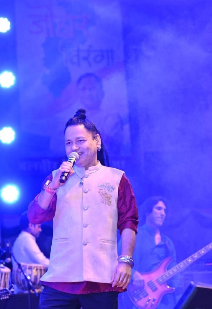 'जोहार तिरंगा‘ कार्यक्रम में शामिल हुए मुख्यमंत्री : मशहूर गायक कैलाश खेर और साथियों ने दी देश-भक्ति गीतों की शानदार प्रस्तुति, देश भक्ति गीतों को सुनकर सुर से सुर मिलाए लोग 2 1723570895 cafdabfbd37b6c56b5dd
