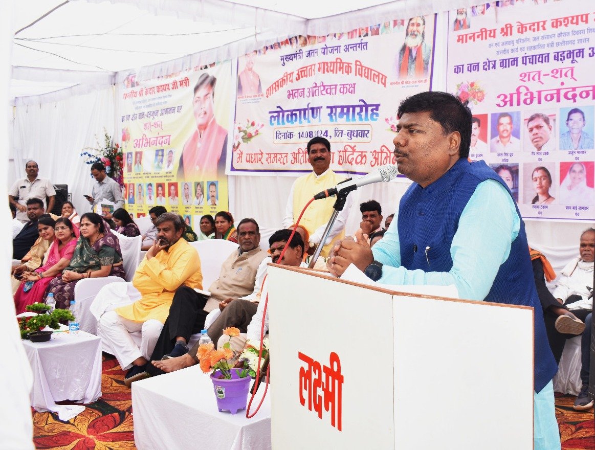 जीवन में आगे बढ़ने के लिए शिक्षा के साथ-साथ संस्कार भी आवश्यक है: मंत्री केदार कश्यप 1 1723652088 58f30a19bad52116ef59