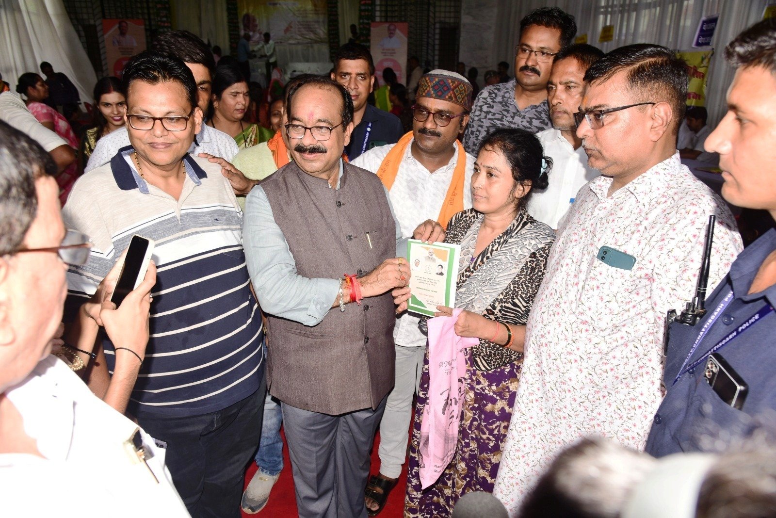 उप मुख्यमंत्री अरुण साव ने जनसमस्या निवारण शिविर का लिया जायजा, हितग्राहियों को बांटे नवीनीकृत राशन का वितरण 1 IMG 20240802 WA0030