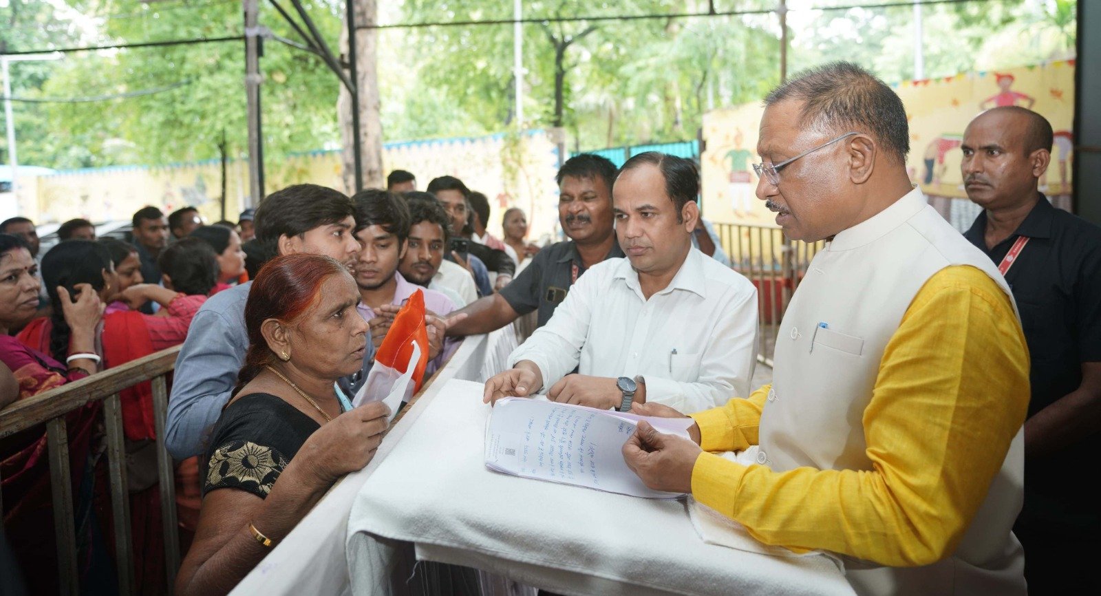 फौजी की पत्नी को नहीं मिल रही पूरी पेंशन : जनदर्शन में मुख्यमंत्री से लगाई मदद की गुहार, मुख्यमंत्री ने परीक्षण कर समस्या का समाधान करने के दिए निर्देश 1 IMG 20240808 WA0047