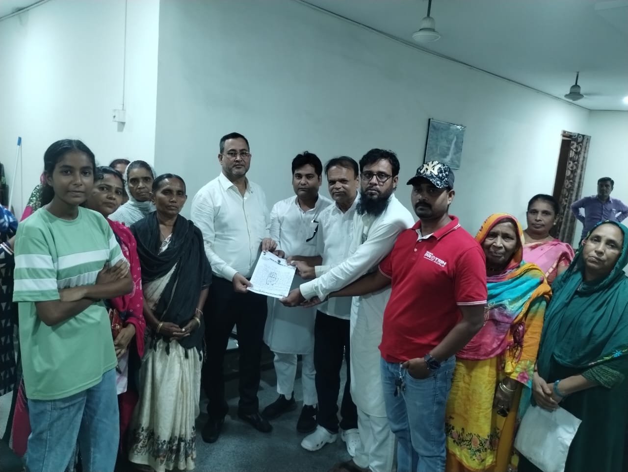 काठाडीह की जनसमस्याओं को लेकर महिलाओं समेत नागरिकगण पहुंचे निगम मुख्यालय 1 IMG 20240808 WA0058