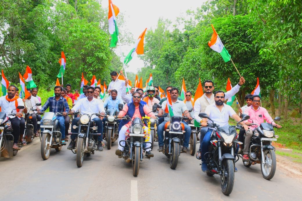 फरसागुडा में आयोजित तिरंगा यात्रा में शामिल हुए केदार कश्यप, कहा – राष्ट्र के नव निर्माण का संकल्प है तिरंगा यात्रा 1 IMG 20240811 WA0038