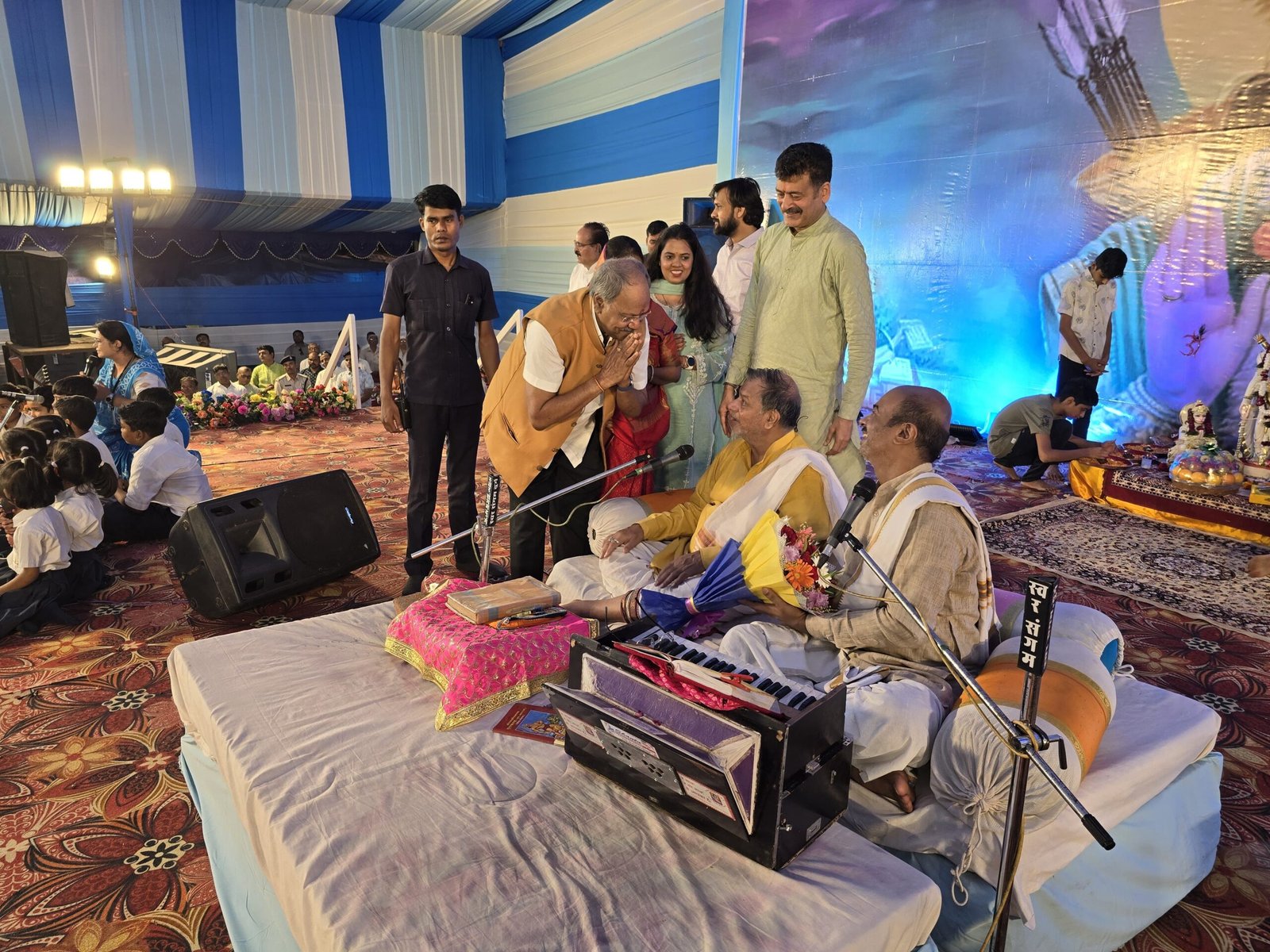 जन्माष्टमी उत्सव और नवधा रामायण पाठ सपरिवार शामिल हुए सांसद बृजमोहन अग्रवाल, कहा - श्री कृष्ण का बचपन चंचलता तो युवावस्था प्रेम और भक्ति का संदेश देता है 1 IMG 20240828 WA0028 scaled
