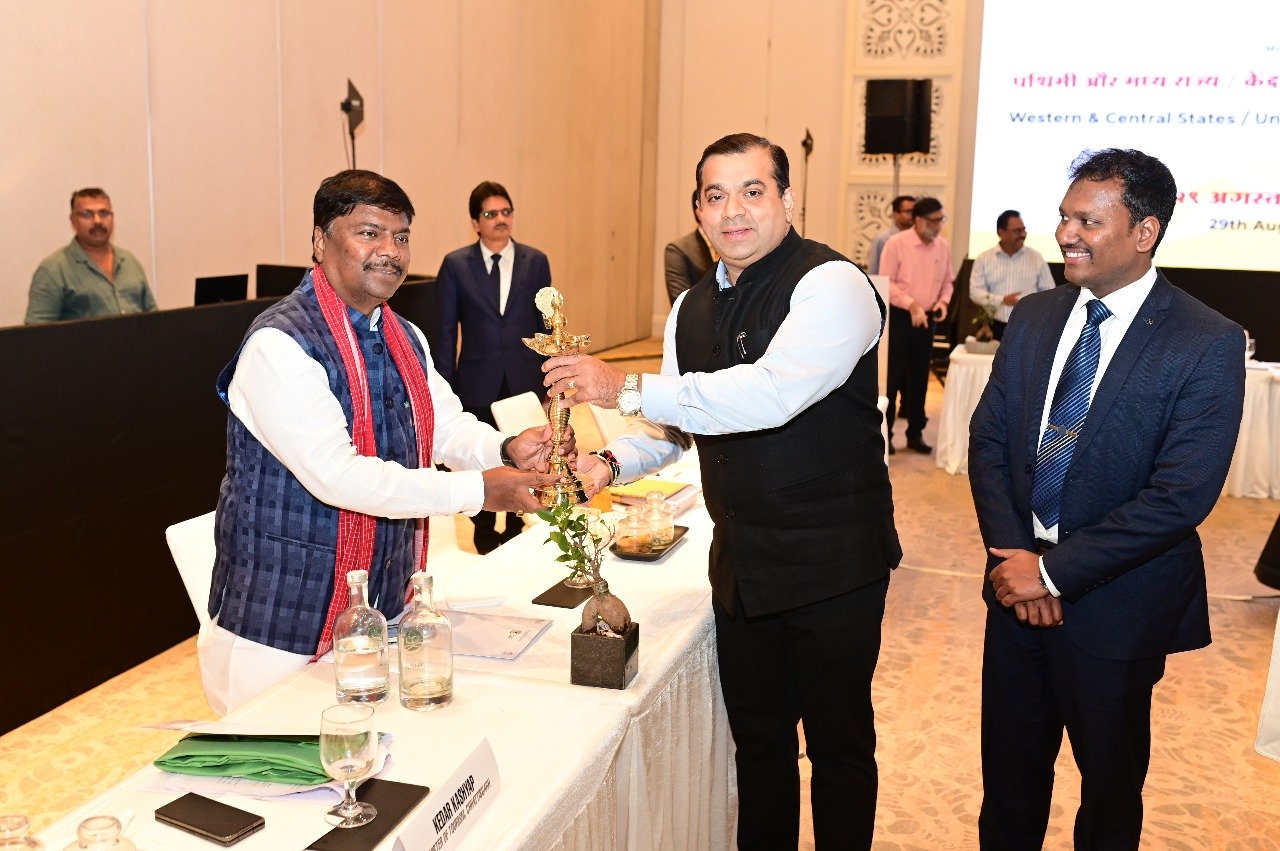 पर्यटन मंत्रियों का सम्मेलन में शामिल हुए मंत्री केदार कश्यप : राज्य की आगामी 5 वर्षों की योजनाओं से कराया अवगत, पर्यटन के विकास के लिए केंद्र से संसाधन एवं समर्थन की मांग की 1 IMG 20240830 WA0017