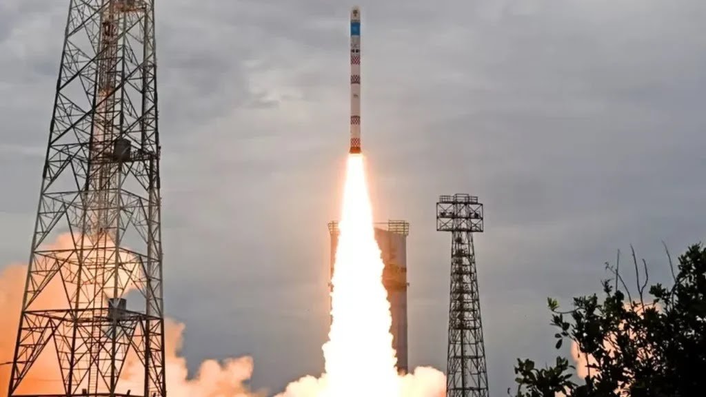 अंतरिक्ष में ISRO की नई सैटेलाइट : SSLV-D3 रॉकेट से सफलतापूर्वक लॉन्च किया EOS-8 सैटेलाइट, आपदा से पहले मिलेगी चेतावनी 1 file photo 29 1024x576 1