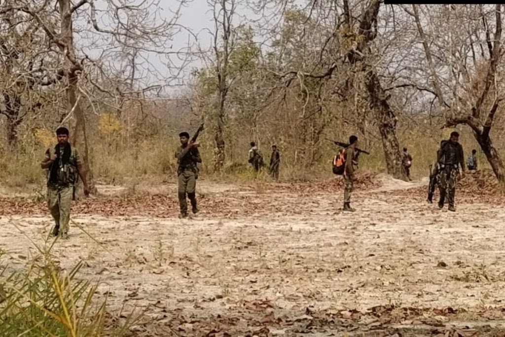 CG में सुरक्षाबलों और नक्सलियों के बीच मुठभेड़, 3 महिला नक्सली ढेर 1 naxal 1024x683 1