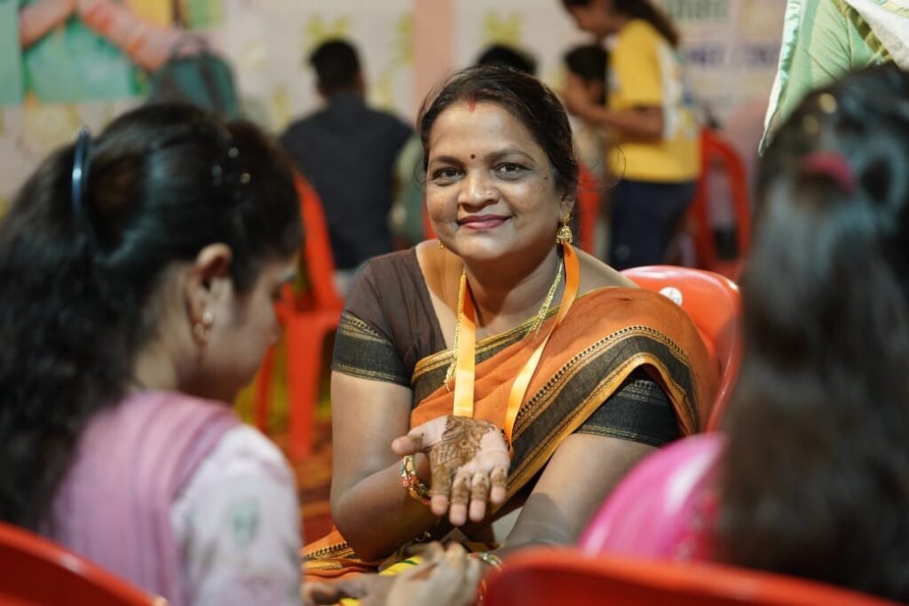 मुख्यमंत्री निवास में तीजा-पोरा तिहार की धूम : सांस्कृतिक कार्यक्रमों की हो रही रंगारंग प्रस्तुति, महतारी वंदन योजना की सातवीं किस्त थोड़ी ही देर में होंगी जारी… 6 1000660228