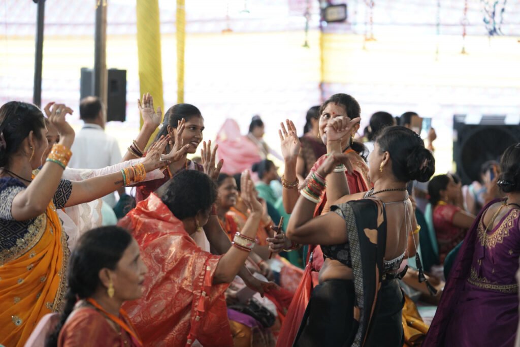 मुख्यमंत्री निवास में तीजा-पोरा तिहार की धूम : सांस्कृतिक कार्यक्रमों की हो रही रंगारंग प्रस्तुति, महतारी वंदन योजना की सातवीं किस्त थोड़ी ही देर में होंगी जारी… 3 1000660236