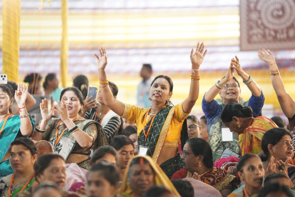 मुख्यमंत्री निवास में तीजा-पोरा तिहार की धूम : सांस्कृतिक कार्यक्रमों की हो रही रंगारंग प्रस्तुति, महतारी वंदन योजना की सातवीं किस्त थोड़ी ही देर में होंगी जारी… 5 1000660237
