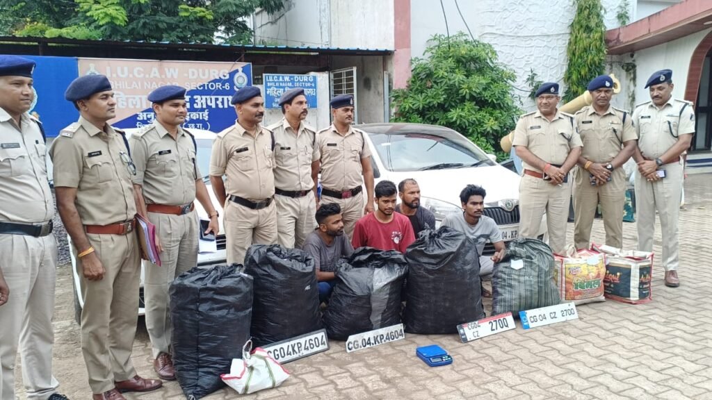 CM विष्णु देव साय के निर्देश पर छत्तीसगढ़ पुलिस ने अंतरराज्यीय गांजा तस्करी के बडे रैकेट का किया भांडाफोड़ : अब तक प्रमुख सरगना समेत 8 गिरफ्तार, प्रथम बार गांजा तस्करी के हर कड़ी पर पुलिस ने किया कड़ा प्रहार 2 1000676506