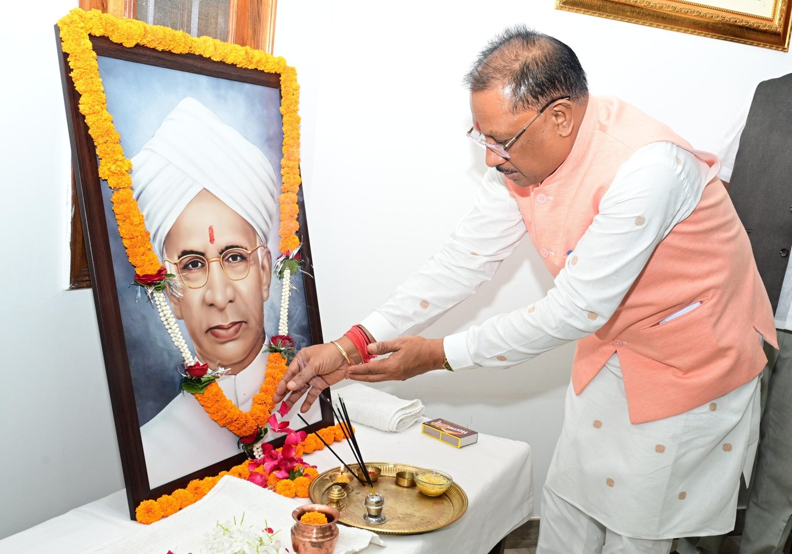 CM विष्णु देव साय ने पूर्व राष्ट्रपति भारतरत्न डॉ. सर्वपल्ली राधाकृष्णन की जयंती पर उन्हें किया नमन, शिक्षक दिवस पर सभी शिक्षकों और प्रदेशवासियों को दी शुभकामनाएं 1 IMG 20240905 WA0016 scaled