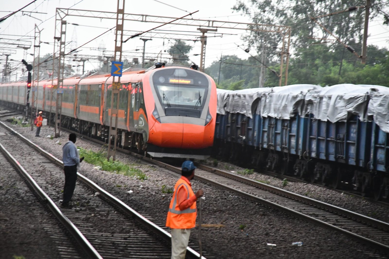 PM Modi to Flag Off Durg-Visakhapatnam Vande Bharat Express on Monday
<br> 1 IMG 20240915 WA0007 scaled