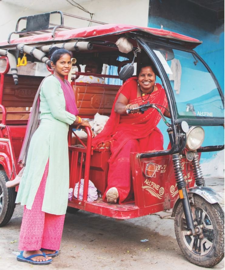 दीदी ई-रिक्शा सहायता योजना से बदली अन्नू साहू की जिंदगी: राजनांदगांव की गलियों में ई-रिक्शा चलाकर बनी आर्थिक स्वावलंबन की मिसाल, हर महीने कमा रही 20-25 हजार रुपये, परिवार की आय में हुआ जबरदस्त सुधार 1 IMG 20240930 WA0016