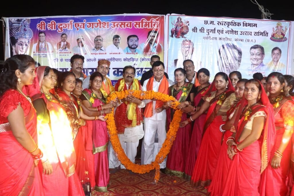 कोहड़िया नर्सरी पारा में देर रात तक जगराता में झूमे श्रद्धालु, मंत्री लखन लाल देवांगन भी हुए शामिल 2 1000813529