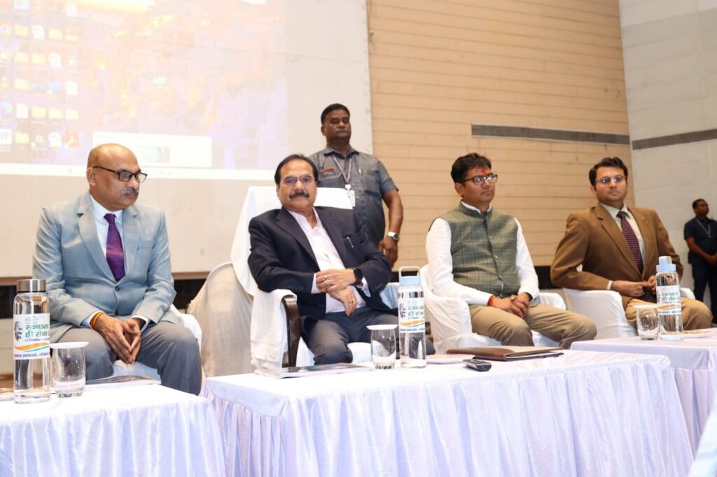 साईबर सुरक्षा और जल संरक्षण पर जागरूकता अनिवार्य : सुप्रीम कोर्ट जस्टिस प्रशांत मिश्रा और वित्त मंत्री ओ.पी. चौधरी ने साईबर अपराधों और जल संरक्षण के लिए साझा प्रयासों पर दिया जोर, नगर निगम ऑडिटोरियम में कार्यशाला का आयोजन 6 1000815355