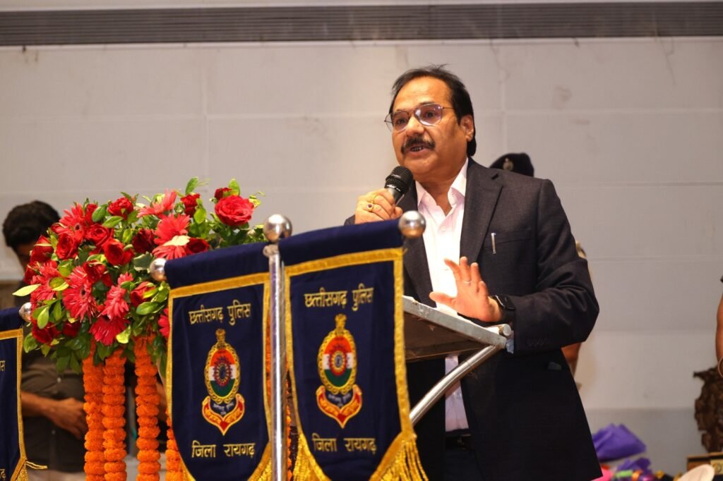 साईबर सुरक्षा और जल संरक्षण पर जागरूकता अनिवार्य : सुप्रीम कोर्ट जस्टिस प्रशांत मिश्रा और वित्त मंत्री ओ.पी. चौधरी ने साईबर अपराधों और जल संरक्षण के लिए साझा प्रयासों पर दिया जोर, नगर निगम ऑडिटोरियम में कार्यशाला का आयोजन 4 1000815357