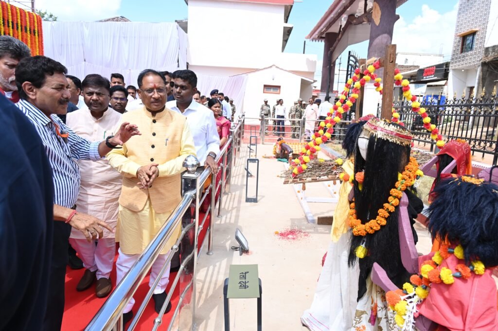 मुख्यमंत्री विष्णु देव साय ने बस्तर दसराहा पसरा के 2.99 करोड़ के विकास कार्य का किया लोकार्पण, बस्तर दशहरा की सांस्कृतिक धरोहर को समर्पित 5 1000832064