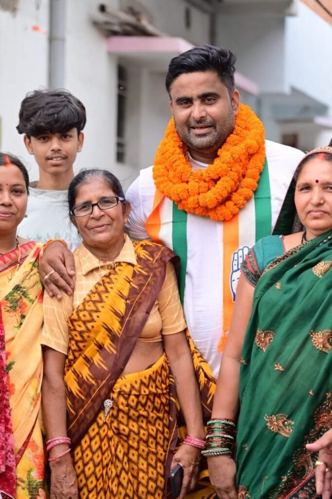 रायपुर दक्षिण विधानसभा : कांग्रेस प्रत्याशी आकाश शर्मा का भक्त माता कर्मा और डॉक्टर खूबचंद बघेल वार्ड में जनसंपर्क अभियान, पूर्व राज्यसभा सांसद छाया वर्मा की मौजूदगी 8 1000874514