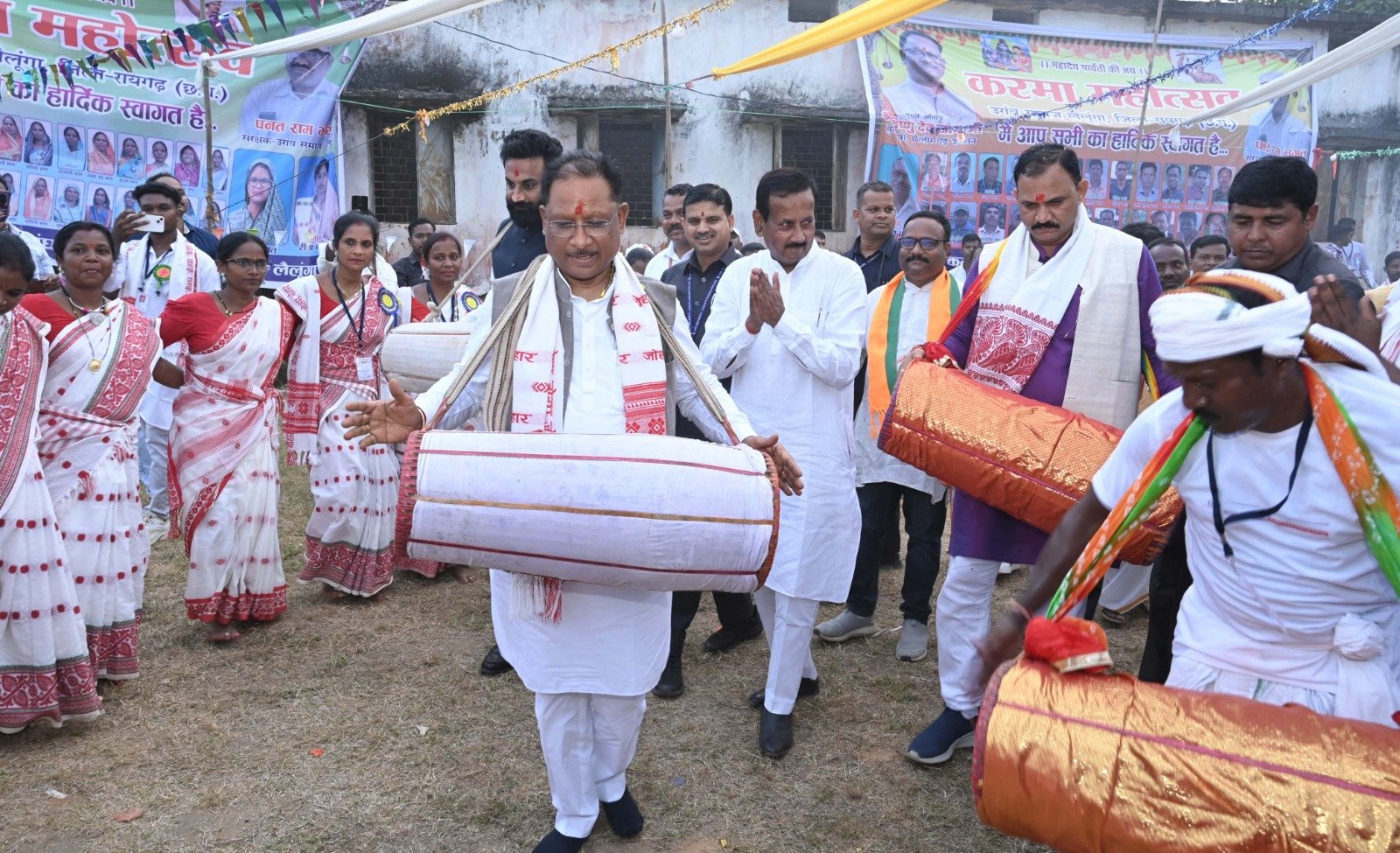 *पुरखों के दिखाए राह का अनुसरण हमारी नैतिक जिम्मेदारी, उरांव समाज के करमा महोत्सव में मुख्यमंत्री विष्णुदेव साय ने की एक करोड़ 9 लाख रूपए की घोषणाएं, खम्हार पाकुट बांध से लैलूंगा जलापूर्ति प्रोजेक्ट फिर से होगा शुरू* 1 IMG 20241015 WA0003