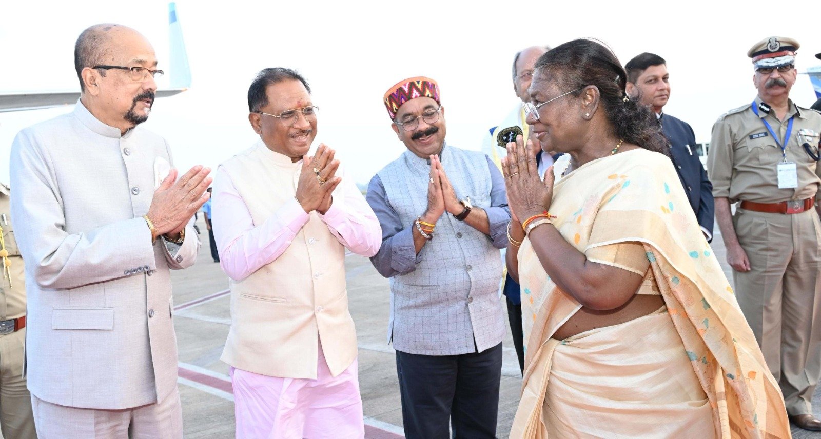 राष्ट्रपति द्रौपदी मुर्मु को भावभीनी विदाई : राष्ट्रपति मुर्मु के मुख्य आतिथ्य में संपन्न हुए चार संस्थानों के दीक्षांत समारोह 1 IMG 20241026 WA0058