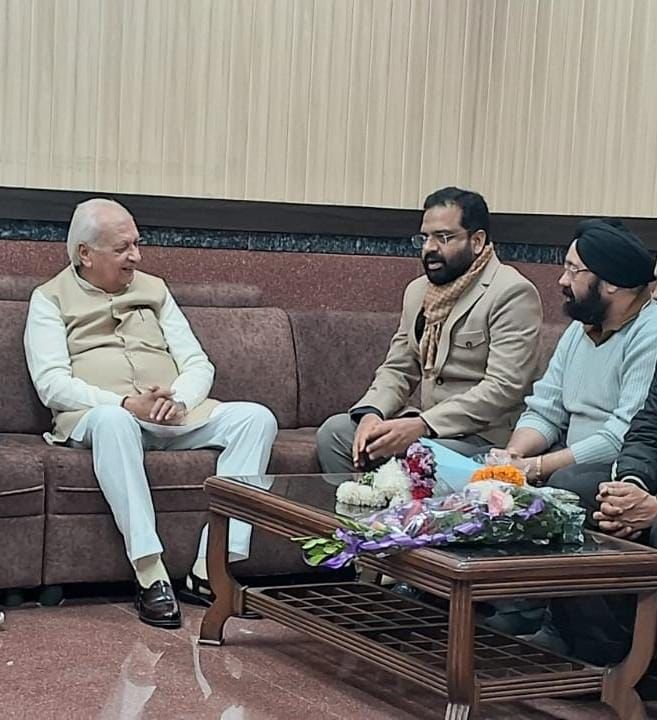 बिलासपुर: बीजेपी अल्पसंख्यक मोर्चा के प्रतिनिधिमंडल ने केरल के राज्यपाल आरिफ मोहम्मद खान से की शिष्टाचार मुलाकात, राष्ट्रीय एकता और समाज के उत्थान पर हुई गहन चर्चा 2 1001092490