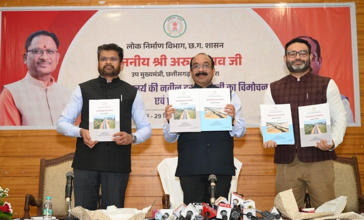 छत्तीसगढ़ में सड़क निर्माण में नई क्रांति: उप मुख्यमंत्री अरुण साव ने जारी की नई दर अनुसूची, जनवरी 2025 से बड़े बदलाव, पीबीएमसी मॉडल से सड़कों का होगा बेहतर संधारण 1 IMG 20241230 WA0003