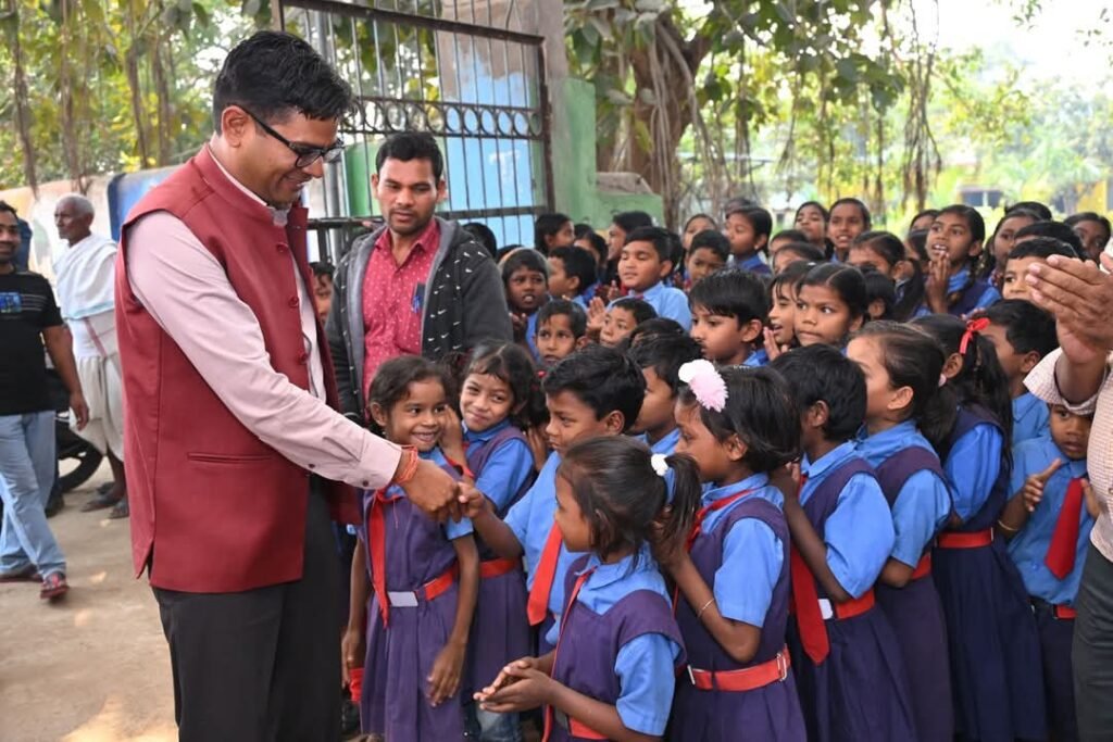 ग्रामीण अंचलों में विकास की नई राह: वित्त मंत्री ओ.पी. चौधरी ने पुसौर में 70 लाख रुपये से अधिक के विकास कार्यों का किया लोकार्पण, बोले- गांव, गरीब और किसान हमारी प्राथमिकता 3 1001145234