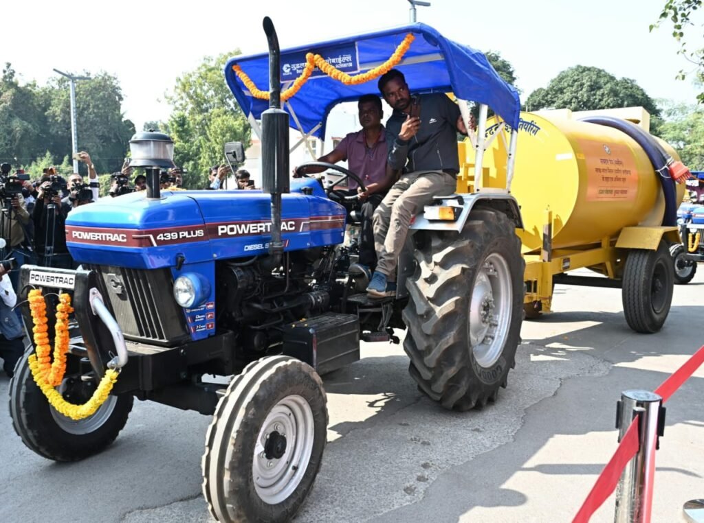 स्वच्छ भारत मिशन के तहत मुख्यमंत्री विष्णुदेव साय ने 10 डी-स्लज वाहनों को रवाना किया, बोले -"छत्तीसगढ़ ओडीएफ प्लस मॉडल राज्य बनने की ओर अग्रसर" 3 1001157022