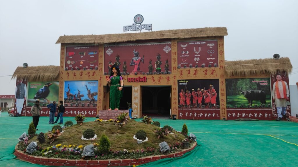 महाकुंभ में छत्तीसगढ़ पैवेलियन बना श्रद्धालुओं का आकर्षण: मुख्यमंत्री विष्णुदेव साय के नेतृत्व में राज्य की कला, संस्कृति और योजनाओं की भव्य प्रस्तुति से उमड़ी जबरदस्त भीड़ 3 1001168169