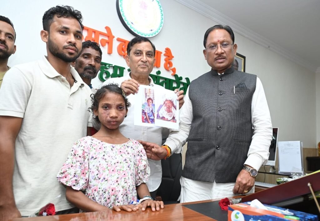 IED ब्लास्ट में घायल बिटिया सोढ़ी ने दिखाई अदम्य हिम्मत: इलाज के बाद मुख्यमंत्री से मिली, राष्ट्रीय बालिका दिवस पर बनी प्रेरणा 2 1001206427