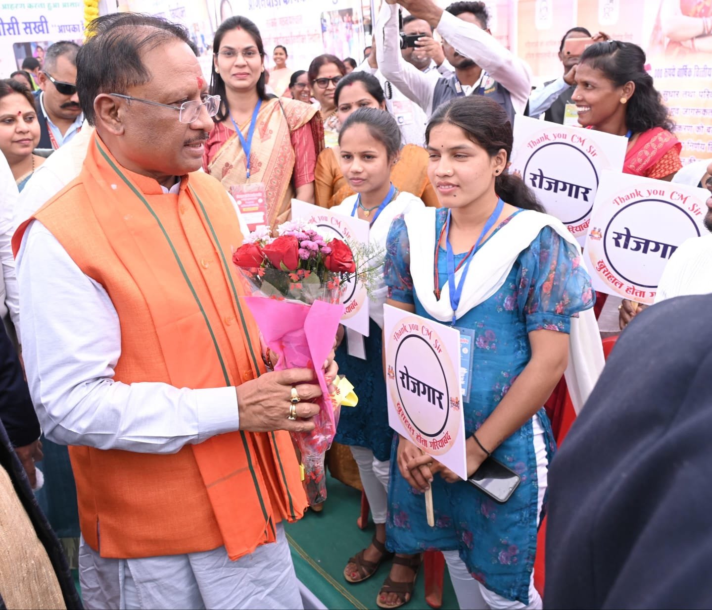 गरियाबंद में मुख्यमंत्री विष्णु देव साय की पहल से 50 अनुकंपा नियुक्ति और 206 आंगनबाड़ी कार्यकर्ता- सहायिकाओं की भर्ती, लाभार्थियों ने कहा- 'थैंक्यू सीएम सर' 1 IMG 20250106 WA0012