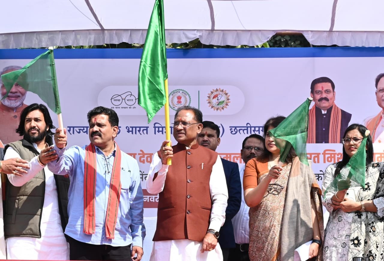 स्वच्छ भारत मिशन के तहत मुख्यमंत्री विष्णुदेव साय ने 10 डी-स्लज वाहनों को रवाना किया, बोले -"छत्तीसगढ़ ओडीएफ प्लस मॉडल राज्य बनने की ओर अग्रसर" 1 IMG 20250111 WA0038
