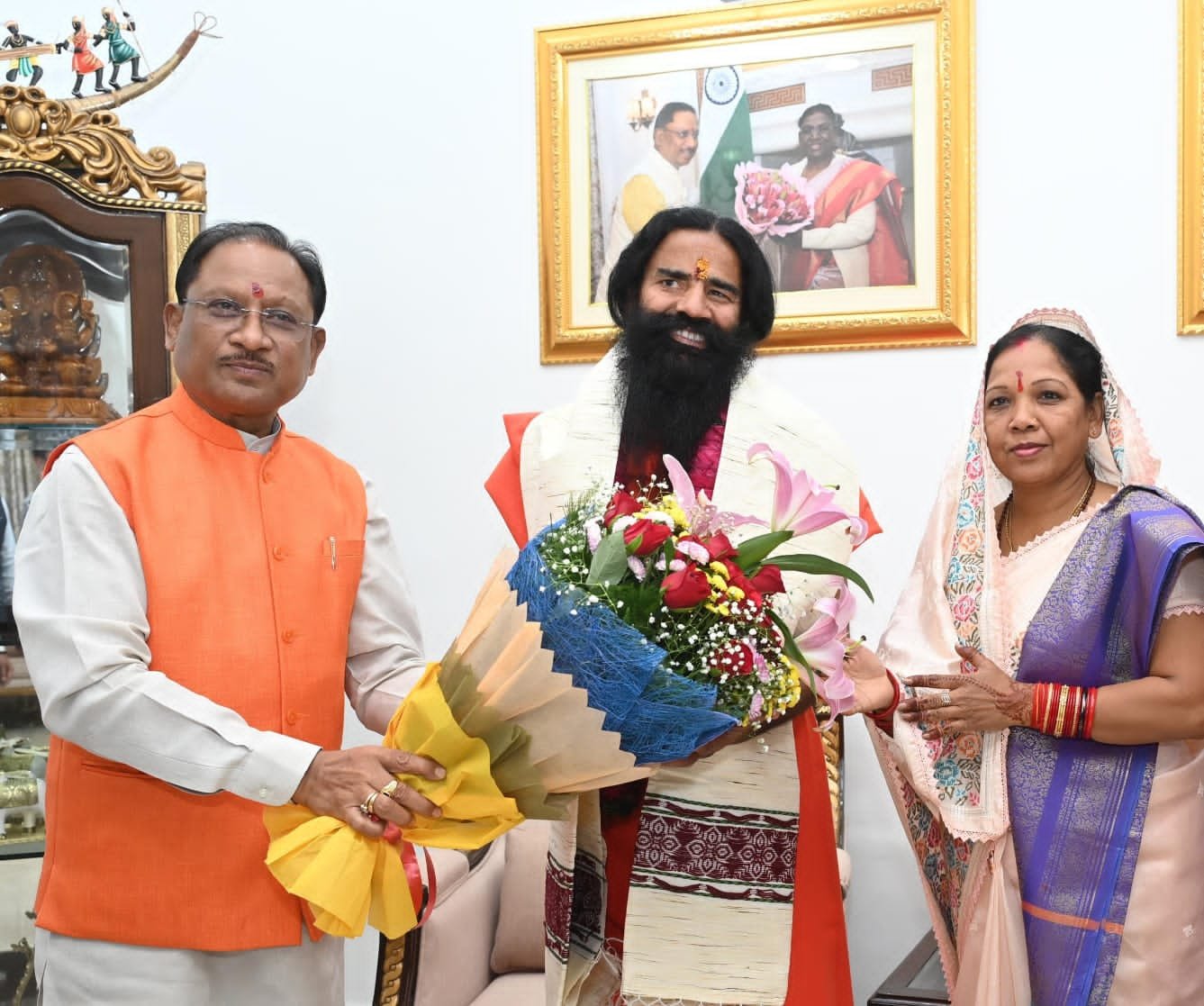 मुख्यमंत्री विष्णु देव साय से योग गुरु बाबा रामदेव ने की सौजन्य भेंट 1 IMG 20250125 WA0017