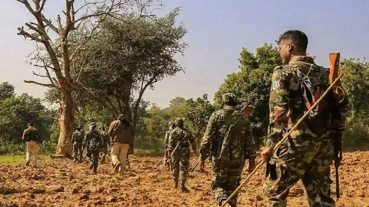अबूझमाड़ मुठभेड़: 5 नक्सली ढेर, एक जवान शहीद, भारी मात्रा में हथियार बरामद, इलाके में तलाशी अभियान जारी 1 images 11 6 2