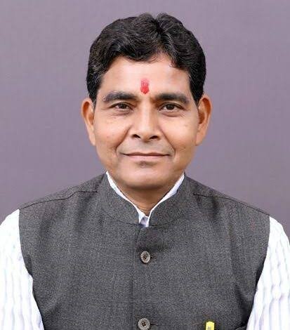 "पटवारियों की हड़ताल समाप्त: आज से फिर शुरू होंगे ऑनलाइन कार्य, राजस्व मंत्री टंकराम वर्मा ने दी जानकारी" 1 images 13 4