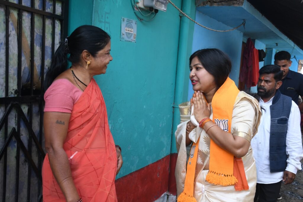 भा.ज.पा. पार्षद प्रत्याशी सोनू ममता तिवारी का जनसंपर्क अभियान: भक्त माता कर्मा वार्ड 67 में नागरिकों से मिलीं और उनकी समस्याओं के समाधान का किया वादा, डिस्पैच न्यूज़ से खास इंटरव्यू में साझा किए अपने लक्ष्य और योजनाएं 2 1001232547