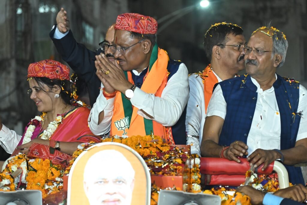 भाजपा का महाअभियान! रायपुर में ऐतिहासिक रोड शो के जरिए सीएम साय ने जनता से मांगा समर्थन, कमल खिलाने की अपील! 3 1001263514