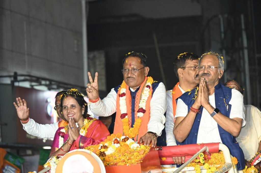 भाजपा का महाअभियान! रायपुर में ऐतिहासिक रोड शो के जरिए सीएम साय ने जनता से मांगा समर्थन, कमल खिलाने की अपील! 2 1001263524