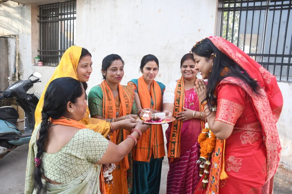 रायपुर नगर निगम चुनाव: प्रचार के अंतिम दिन वार्ड 67 में भाजपा प्रत्याशी सोनू ममता तिवारी ने झोंकी ताकत, घर-घर पहुंचकर मांगा समर्थन 2 1001267483