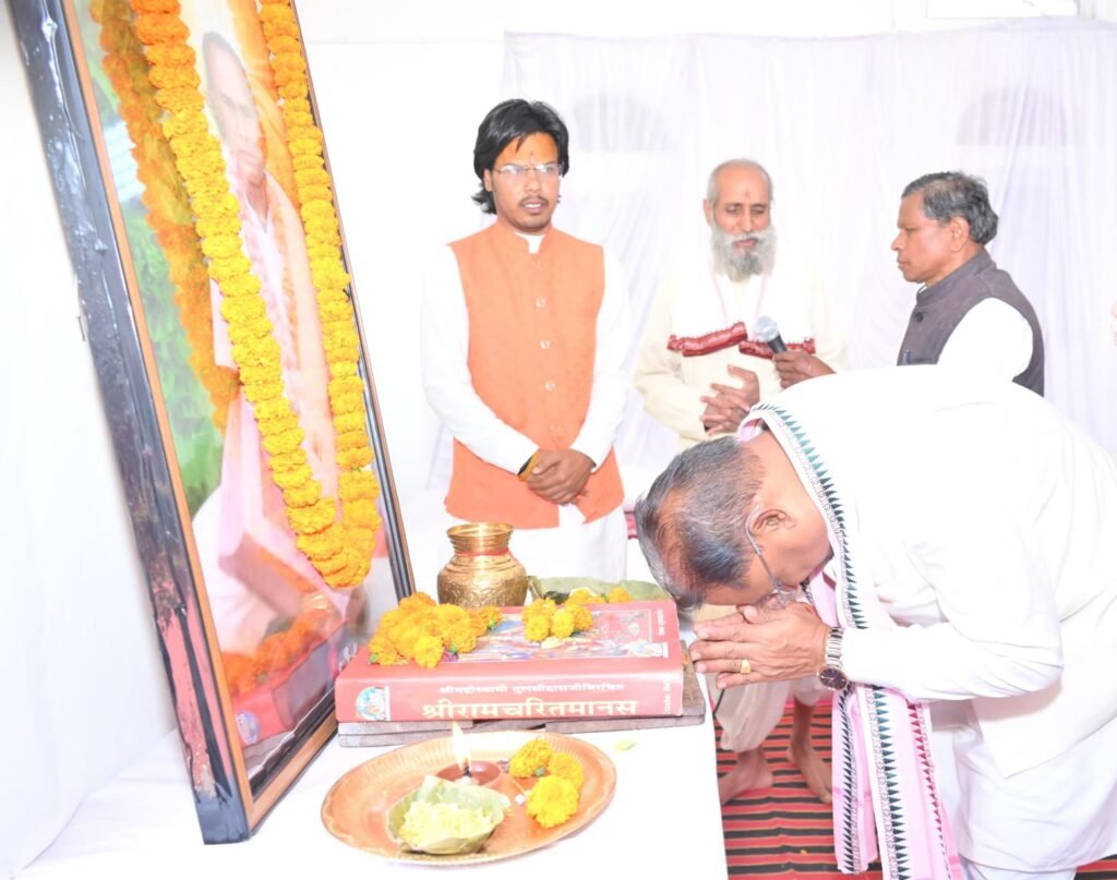 गहिरा में विष्णु महायज्ञ में शामिल हुए मुख्यमंत्री विष्णु देव साय: संत गहिरा गुरु आश्रम में की पूजा-अर्चना, सनातन धर्म और समाज सुधार में गहिरा गुरु संत समाज की भूमिका को बताया अहम, सामूहिक विवाह में नवविवाहित जोड़ों को दिया आशीर्वाद 2 1001273612