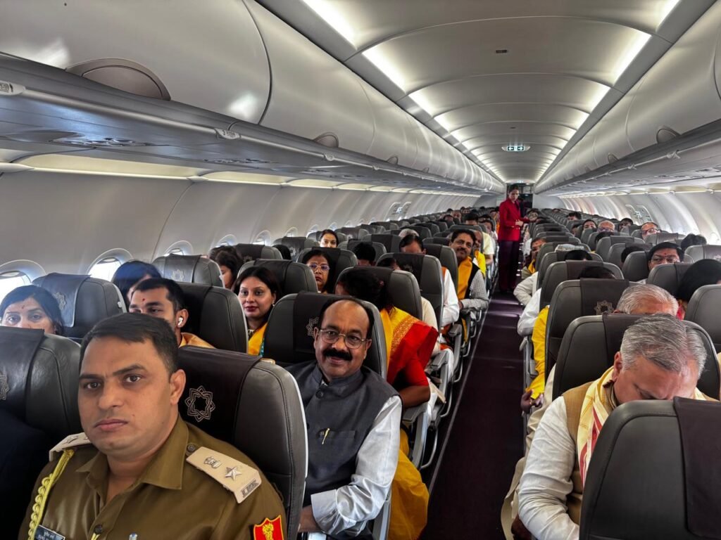 महाकुंभ 2025 के लिए मुख्यमंत्री विष्णुदेव साय प्रयागराज रवाना: राज्यपाल रमेन डेका और विधानसभा अध्यक्ष रमन सिंह भी साथ, संगम में लगाएंगे आस्था की डुबकी 4 1001278019